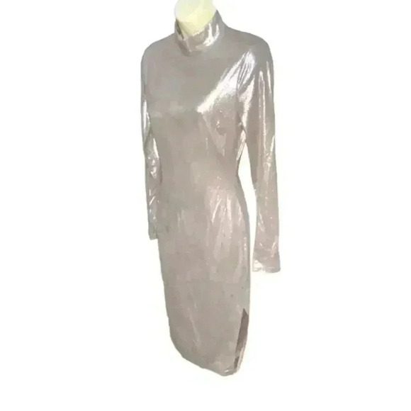 Absolutely Gorgeous Dress. This PICTURE DOES IT NO JUSTICE AT ALL. - Picture 3 of 10